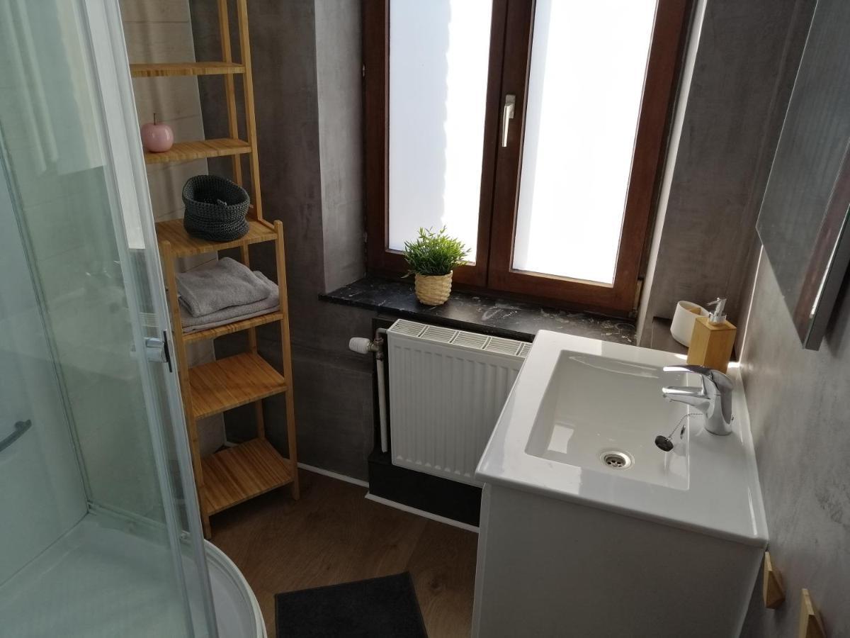 Studio 2 Pers. Tourisme Et Business Apartment Namur Bagian luar foto