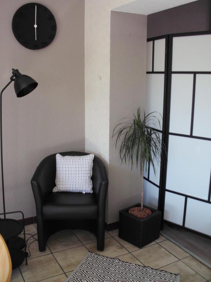 Studio 2 Pers. Tourisme Et Business Apartment Namur Bagian luar foto